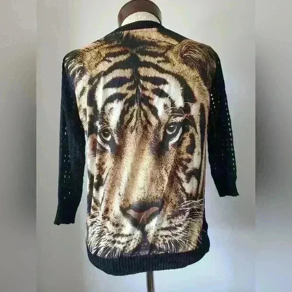 CECIL DE WORD mesh front tiger back zip up top. Size small